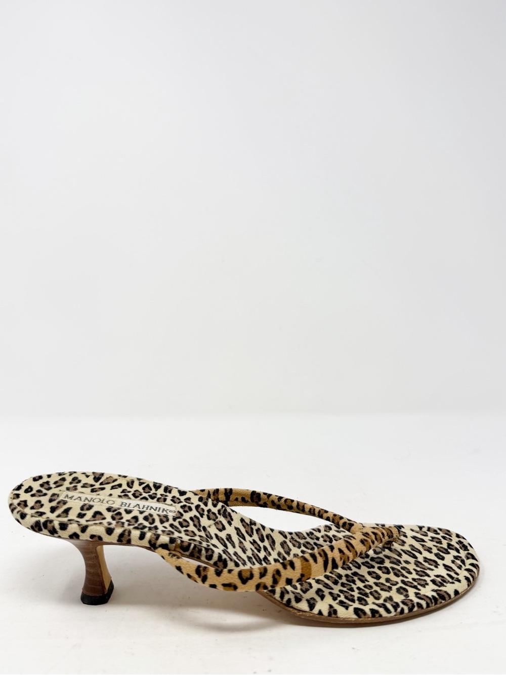 Vintage Manolo Blahnik Leopard Print Thong Kitten Heel Sandals Womens EU 38 - Picture 6 of 11